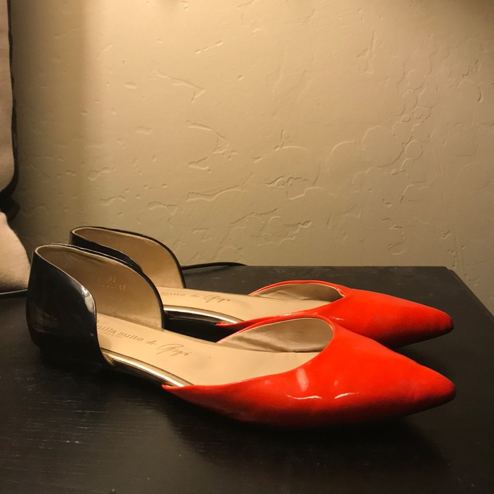 Elegant red/black flat